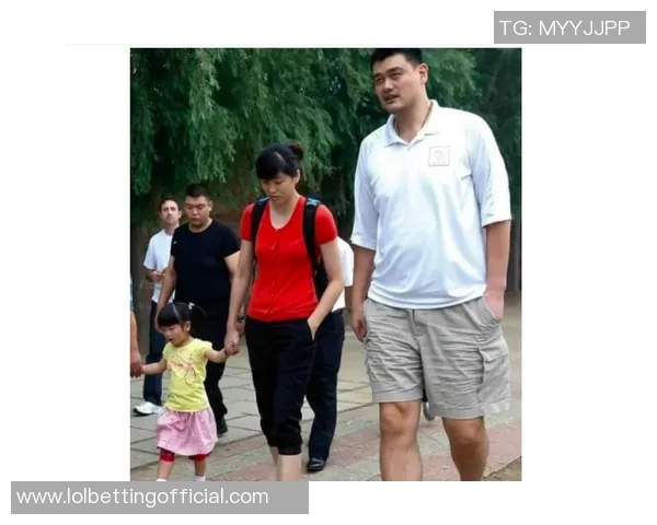 姚明与郎平携手共创中国篮球辉煌瞬间的温馨合影