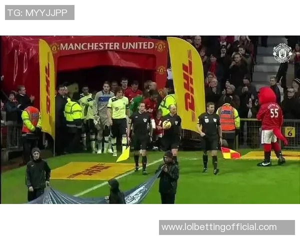 英超经典对决曼联逆转拜仁上演惊天乌龙球引发全场狂欢