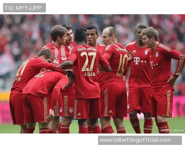 德甲焦点战曼联与拜仁互交白卷补时惊现绝平瞬间引发全场狂欢 德甲焦点战曼联与拜仁互交白卷补时惊现绝平瞬间引发全场狂欢