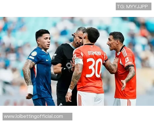 足总杯激战本菲卡与巴萨握手言和转会风波再起引发球迷热议 足总杯激战本菲卡与巴萨握手言和转会风波再起引发球迷热议