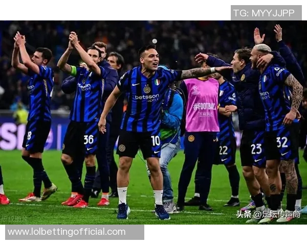 国米与曼联友谊赛战平双方精彩瞬间引发全场热烈反响