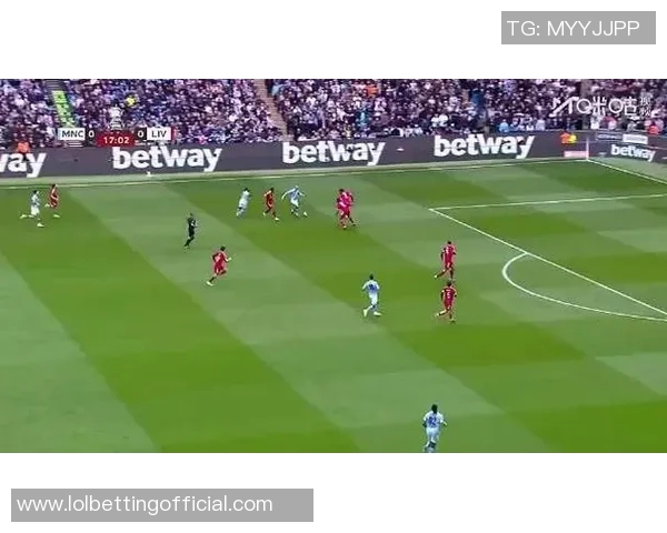 国王杯曼城小胜多特蒙德乌龙球引发争议判罚全场沸腾